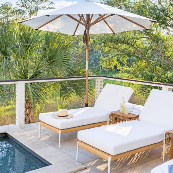 Poolside Lounge