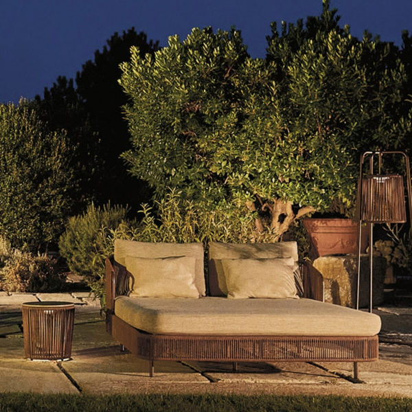 Outdoor patio daybed