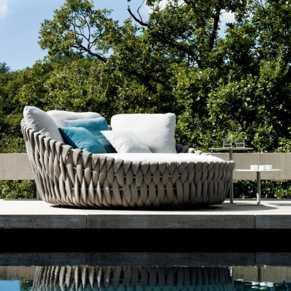 Round woven outdoor daybed
