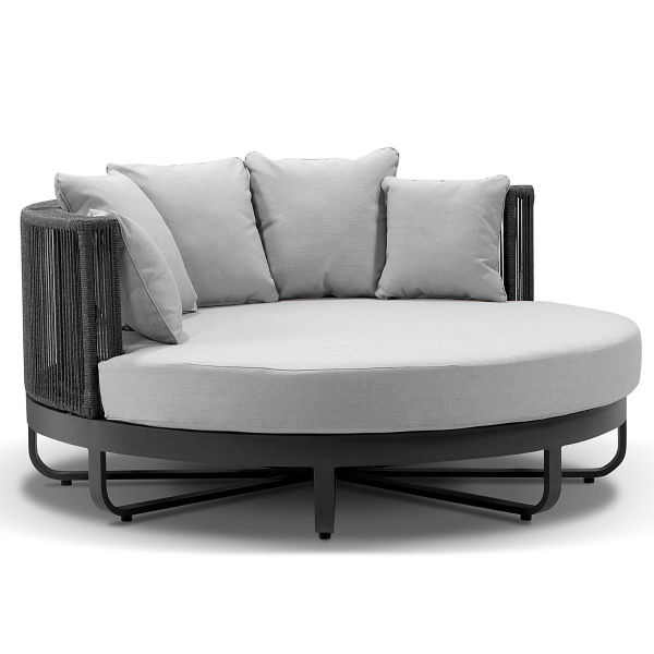 Round outdoor daybed