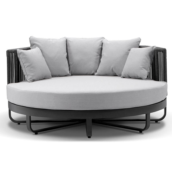 Round outdoor daybed