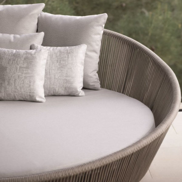 Modern outdoor daybed