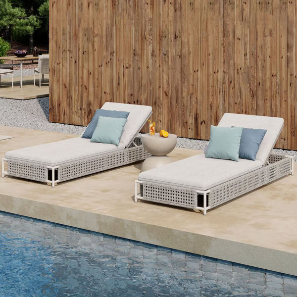Adjustable outdoor chaise lounge