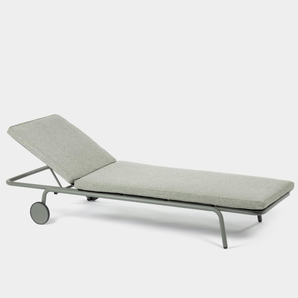 Adjustable outdoor lounge chair