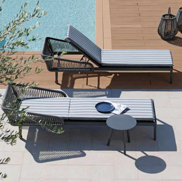 Outdoor chaise lounge