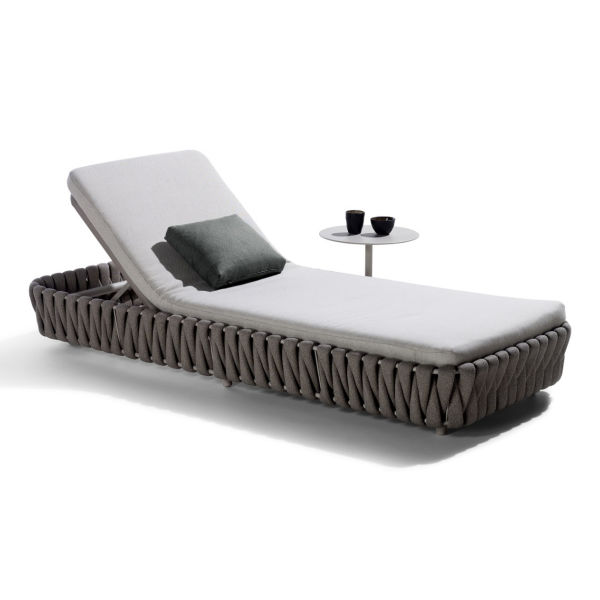 Outdoor woven lounge chair