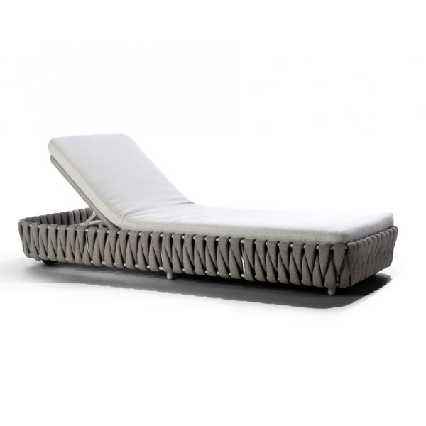Outdoor woven lounge chair