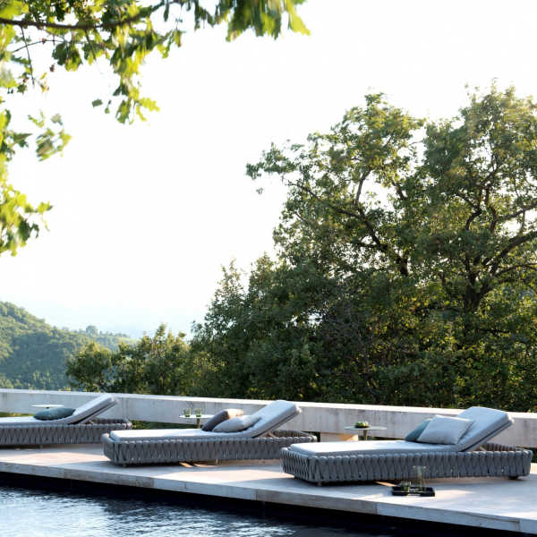 Outdoor woven lounge chair