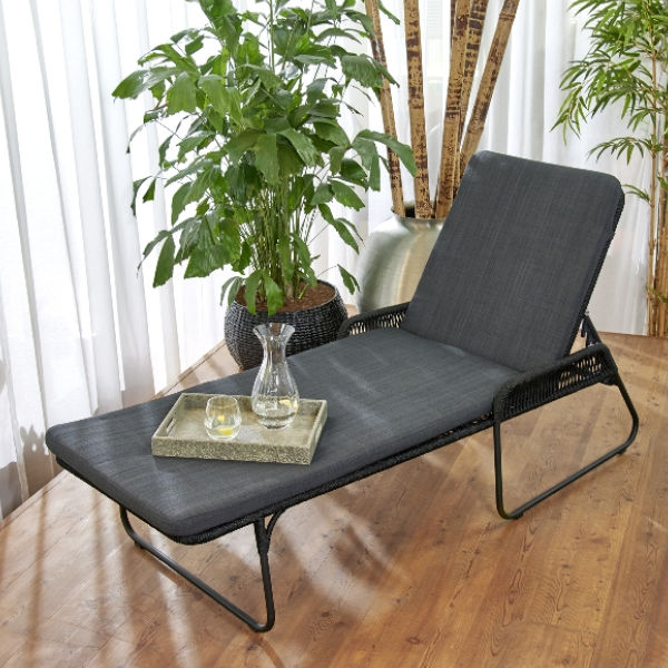 Outdoor chaise lounge