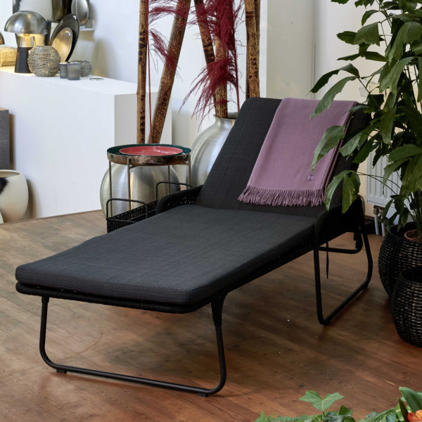 Outdoor chaise lounge