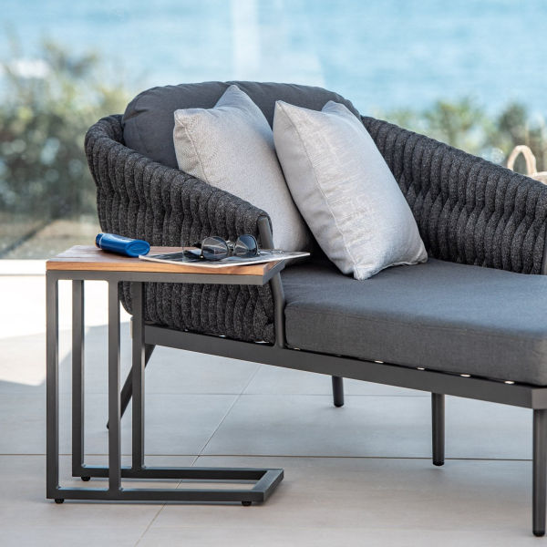 Outdoor chaise lounge