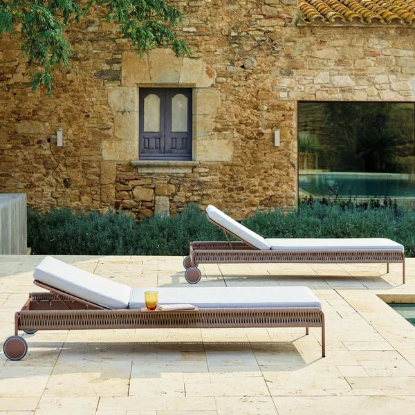 Adjustable weave outdoor lounger
