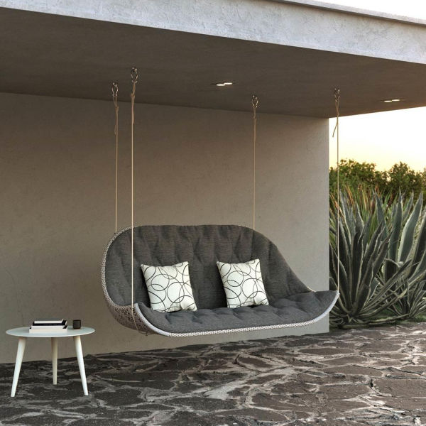 Outdoor patio swing 