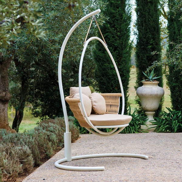 Outdoor hanging swing