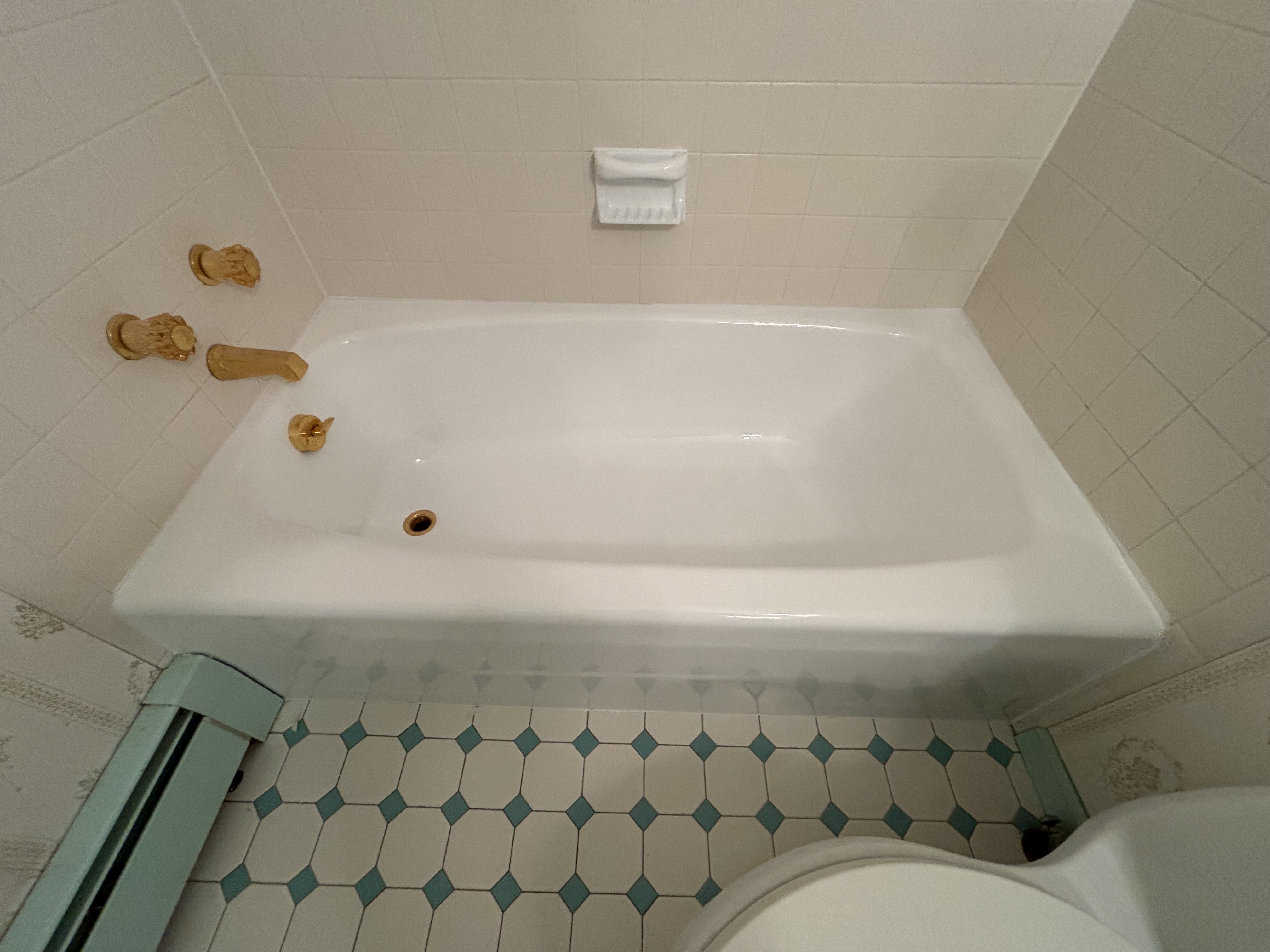 Standard Bathtub Refinishing 