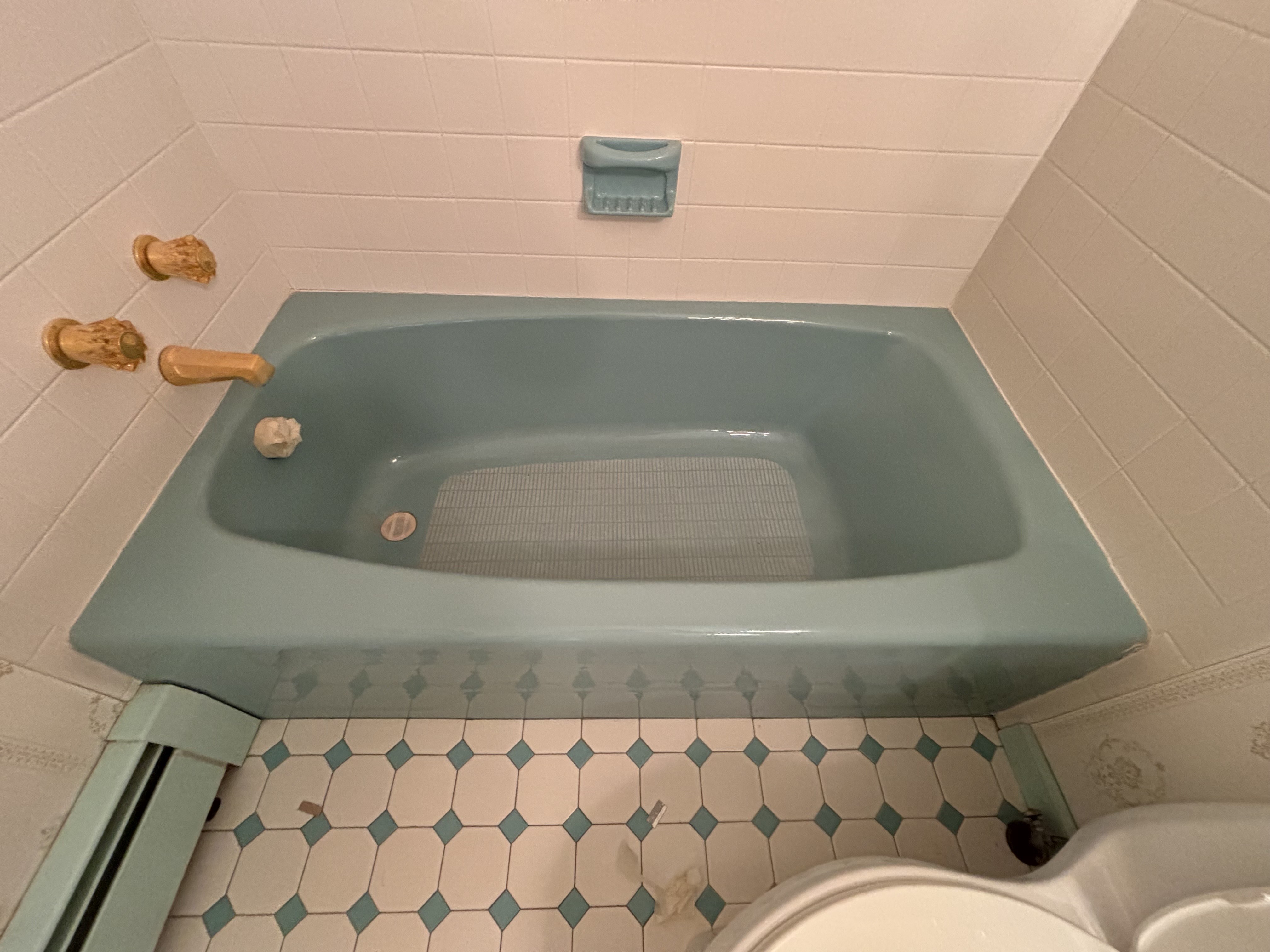 Standard Bathtub Refinishing 