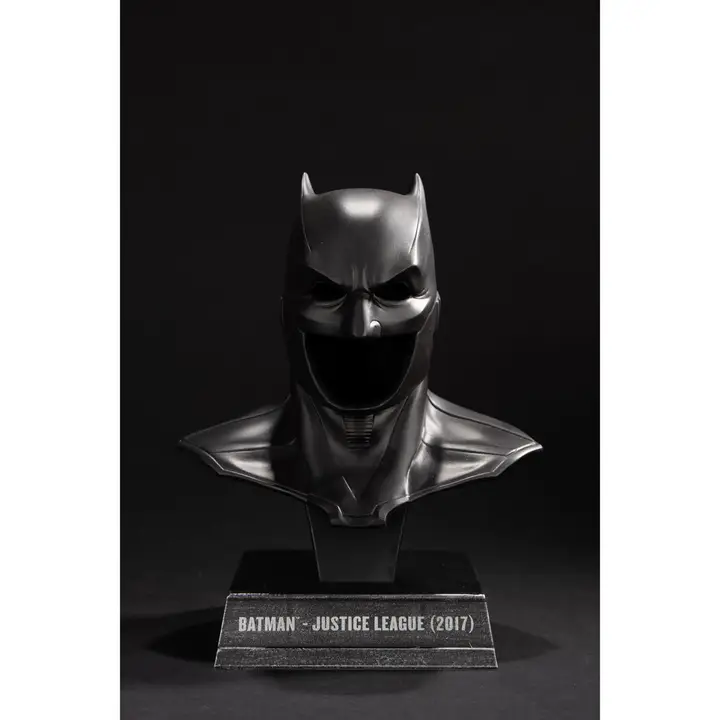 Dc Prop Rep. W3 Batman Justice League 1:3 Cowl
