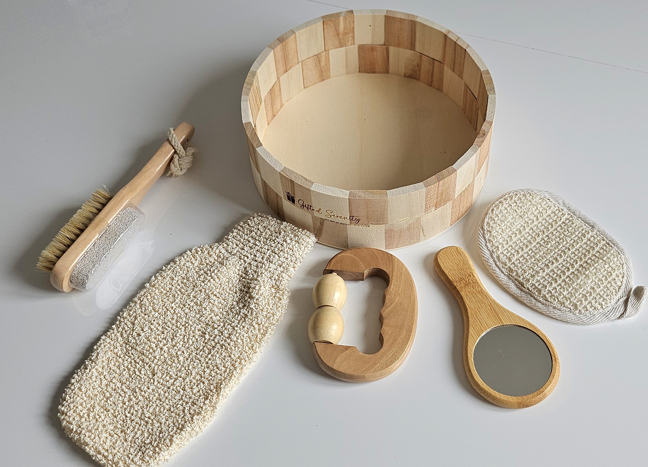 Coffret Spa / Bain Naturel - 6 Pièces éco-responsables, incluant une boîte en bois ronde, un miroir et des outils de soin pour le corps