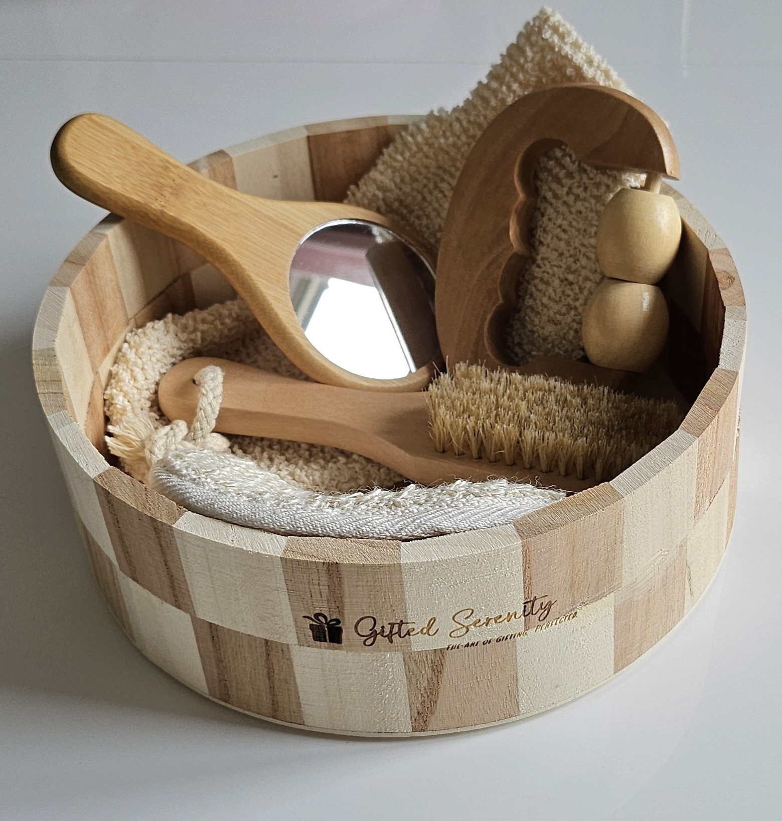 Coffret Spa / Bain Naturel - 6 Pièces éco-responsables, incluant une boîte en bois ronde, un miroir et des outils de soin pour le corps