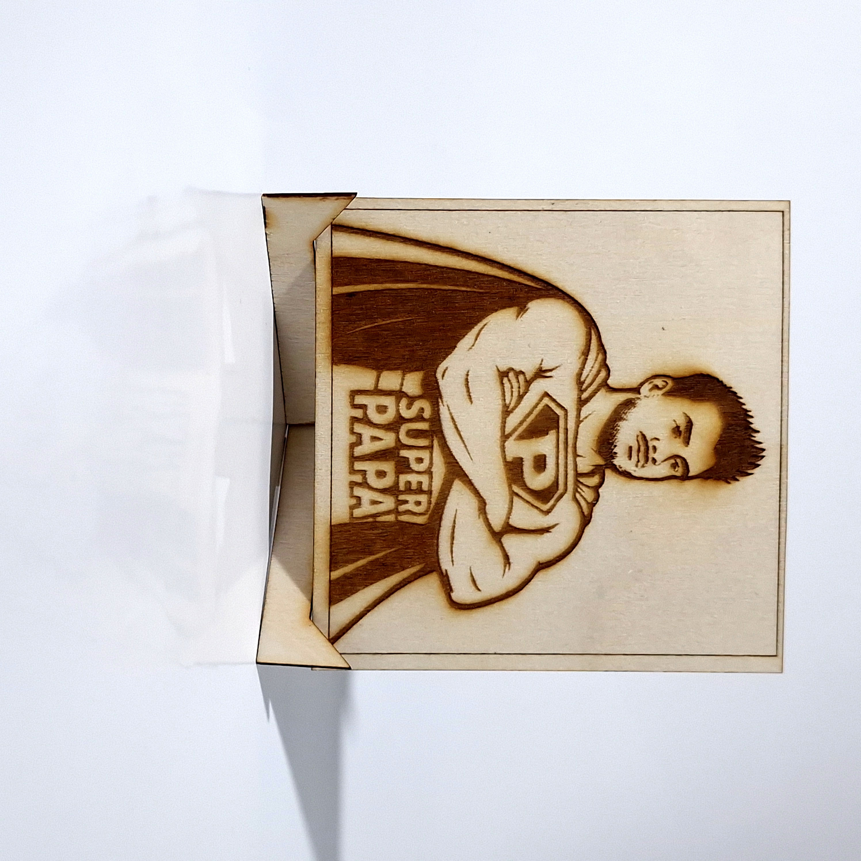 Portrait personnalisé super-héros gravé sur bois - Cadeau unique pour Papa, Maman, homme ou femme - Support en bois + boîte cadeau - Gravure sur photo - Idée cadeau fête des pères, anniversaire, Noël