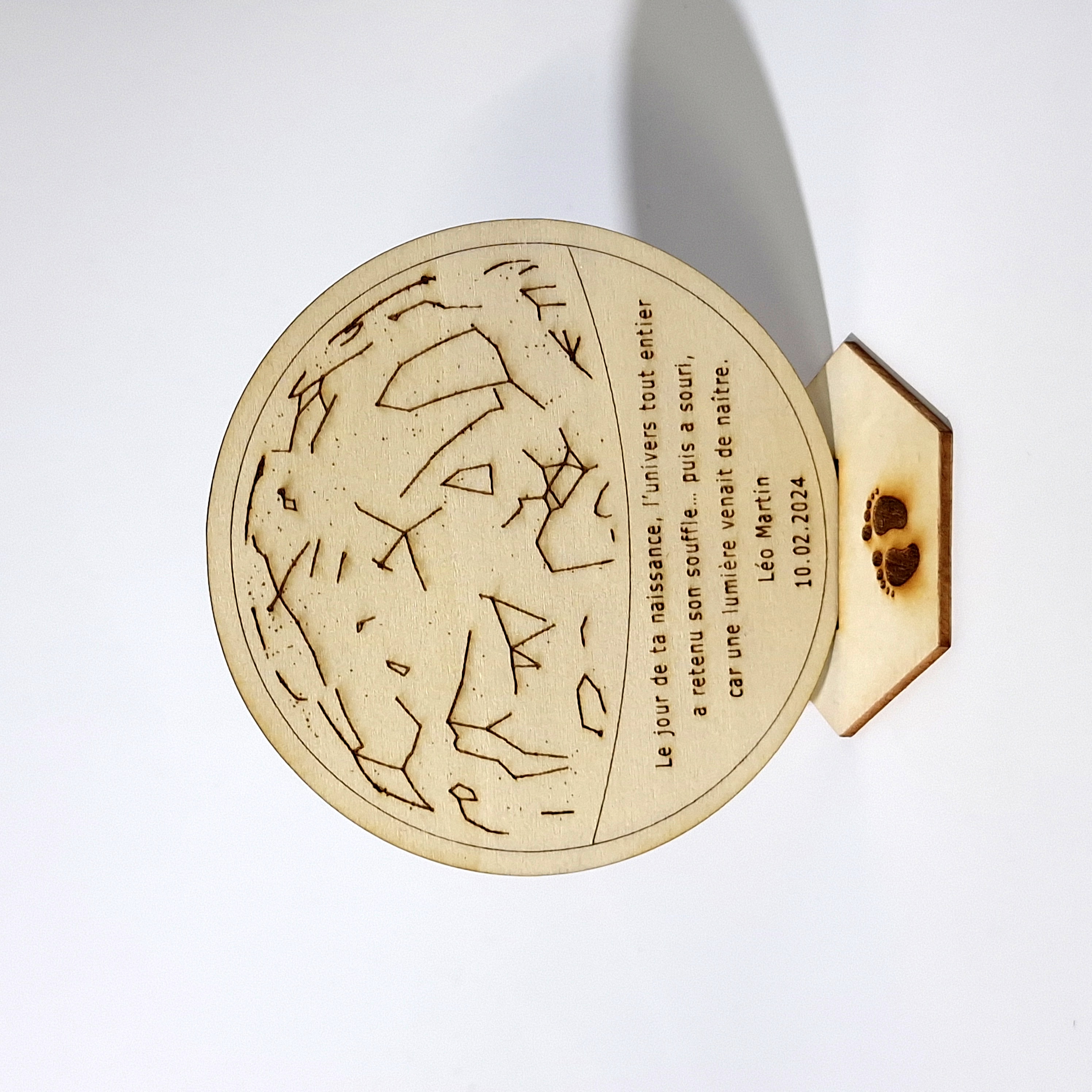 Tableau personnalisé en bois avec constellation du ciel selon date de naissance – gravure prénom et message – idée cadeau naissance, baby shower, baptême ou décoration chambre bébé
