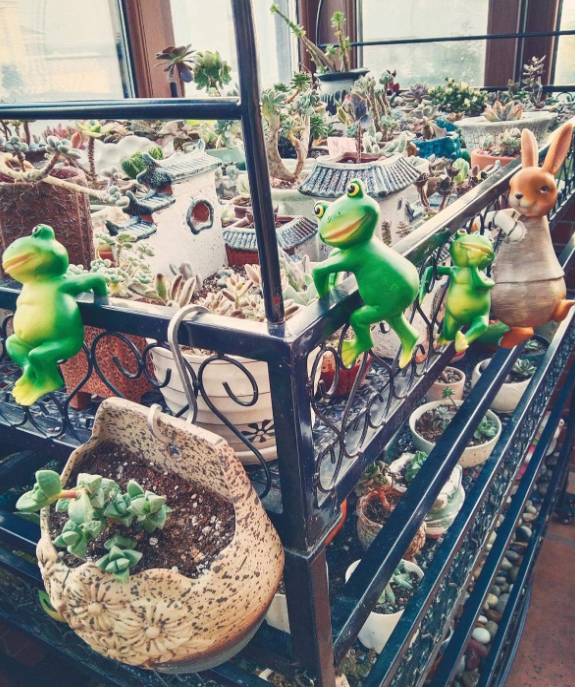 Set of 3 Cute Frog Figurines Hanging Animal Statue,Resin Pot Climbing Sculpture Outdoor Statues Ornaments Décor for Flower potFence, Yard Art Patio Lawn House (3 frogs)