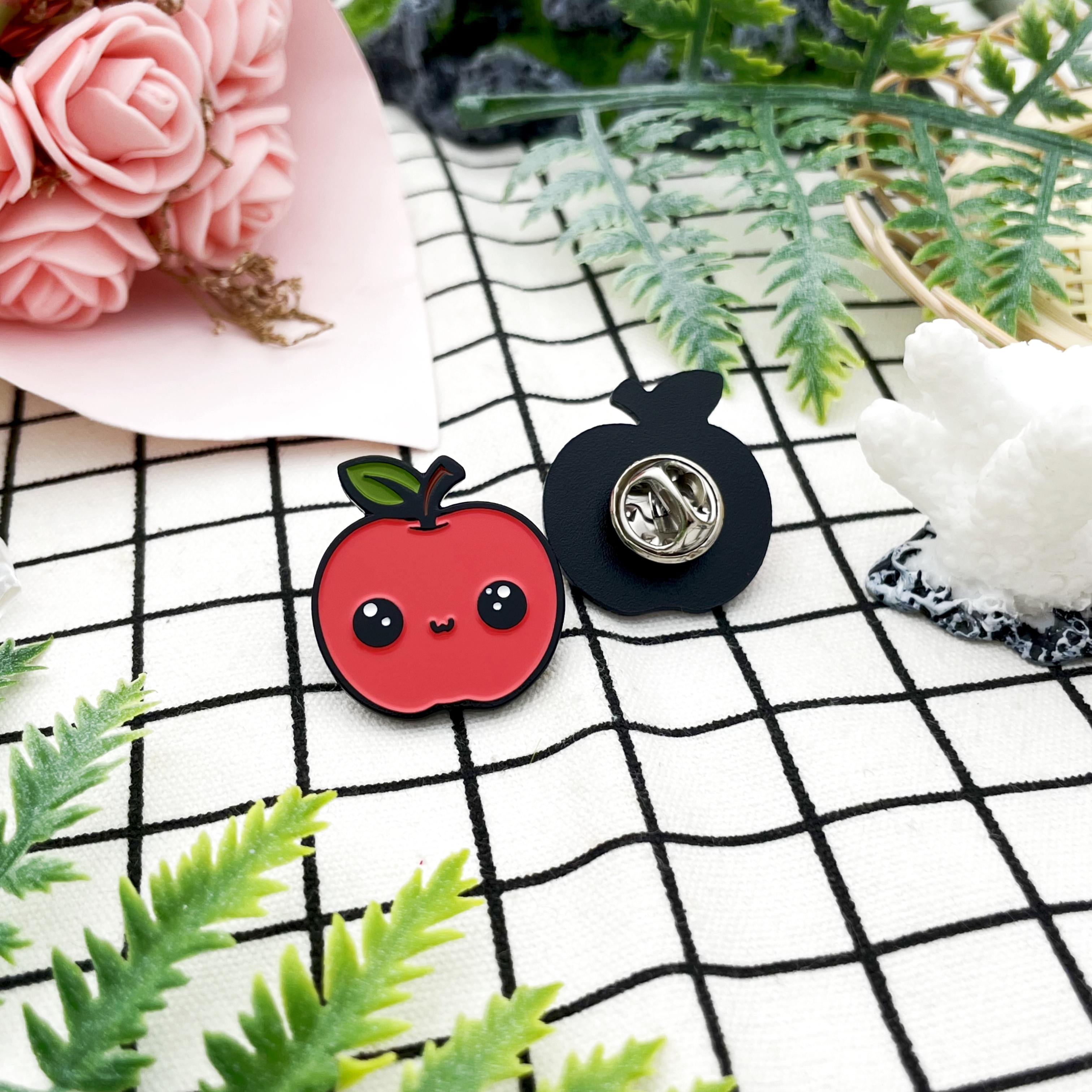 Pins Pomme Rouge