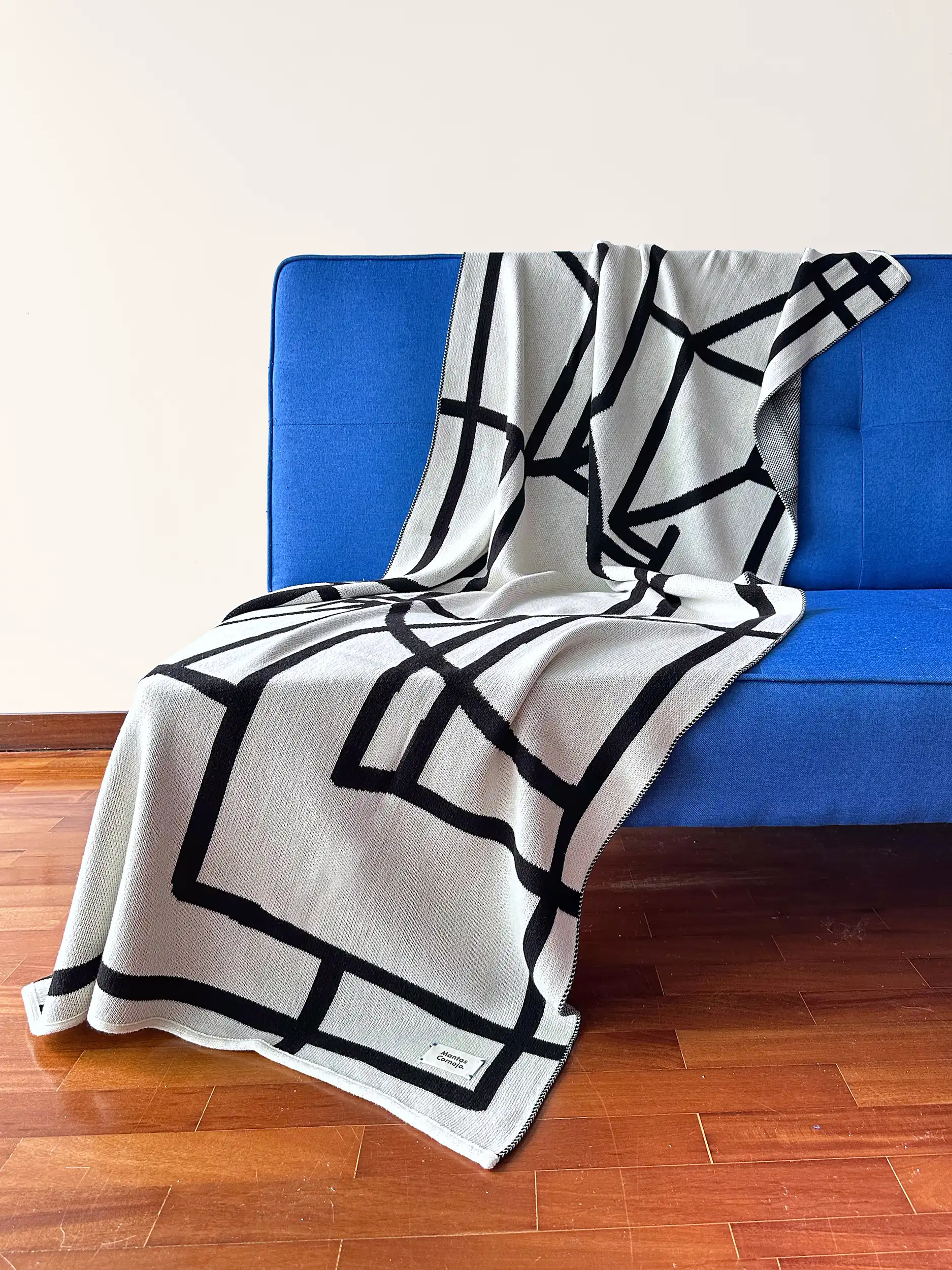 BRUTALISM THROW BLANKET BLACK