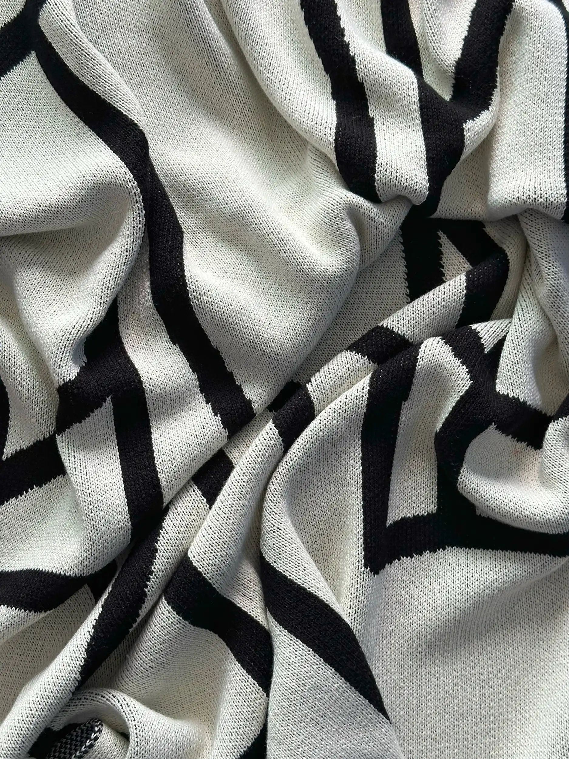 BRUTALISM THROW BLANKET BLACK