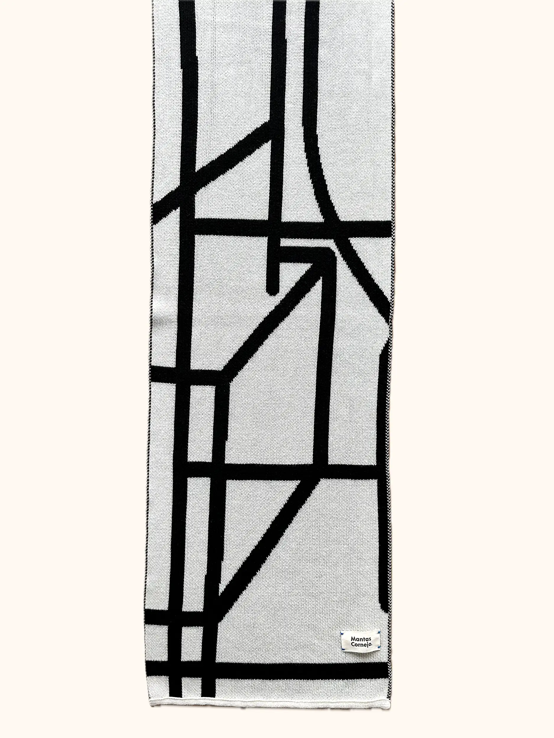 BRUTALISM MEGA SCARF BLACK