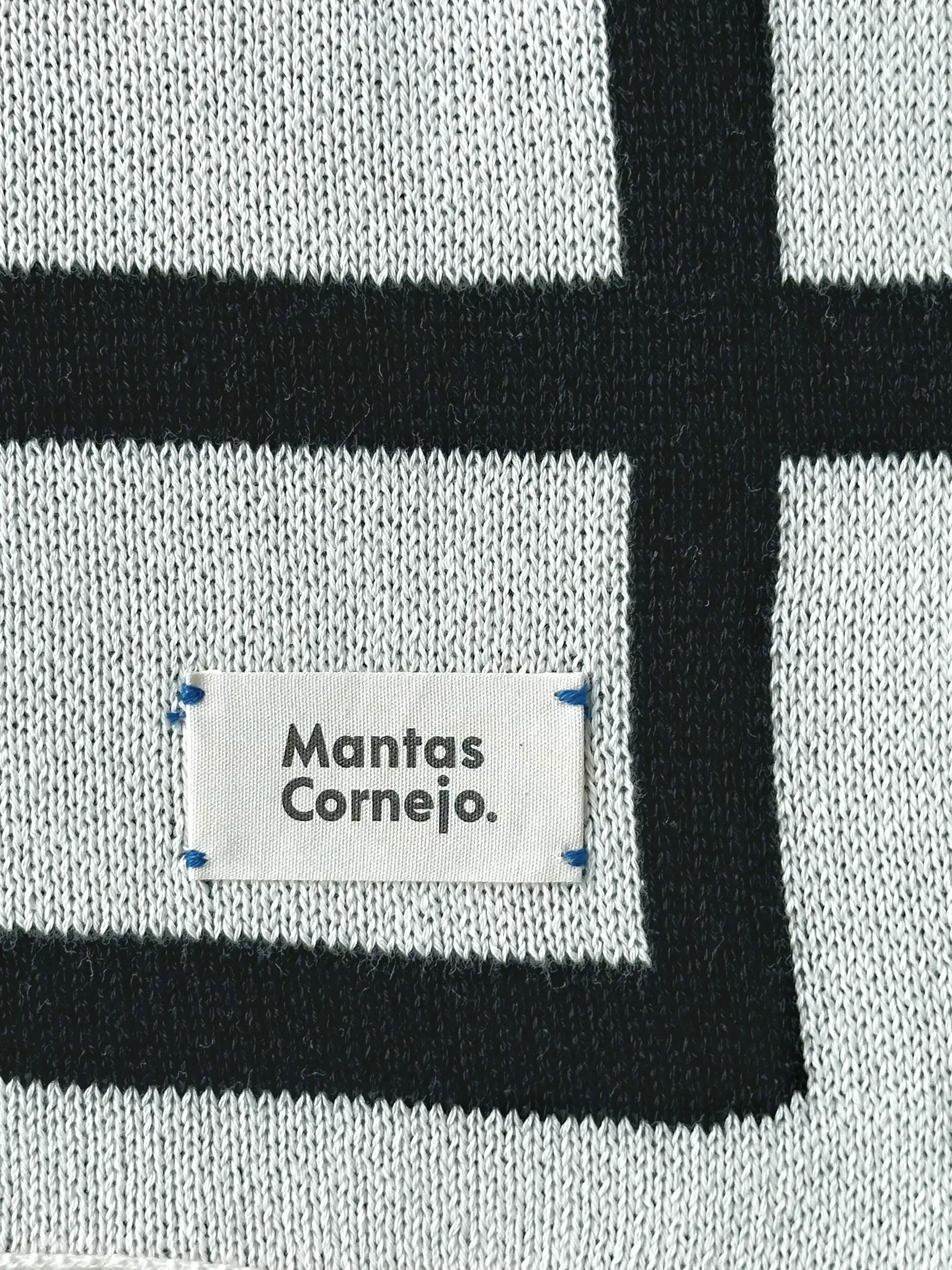 BRUTALISM MEGA SCARF BLACK