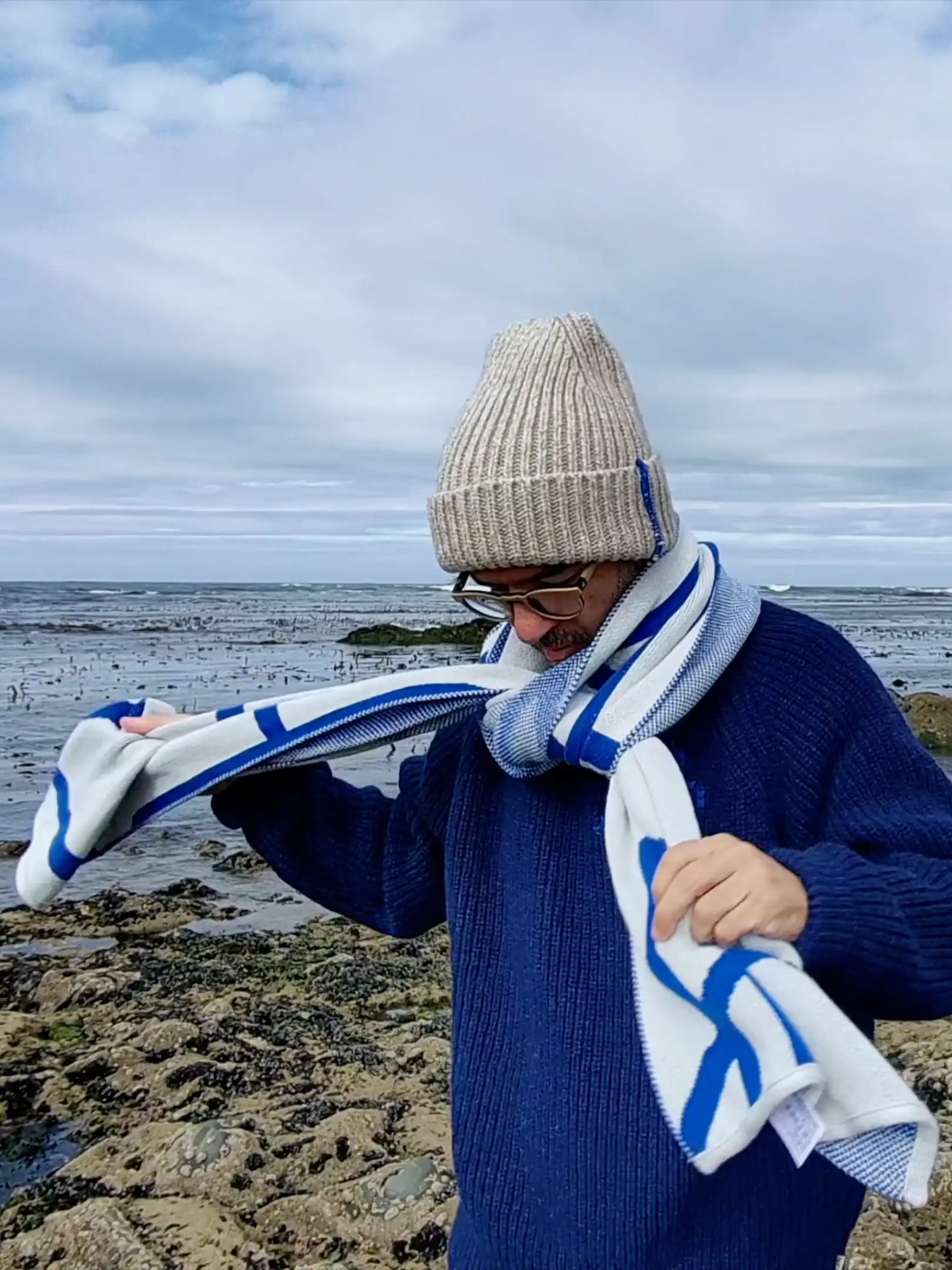 BRUTALISM MEGA SCARF BLUE