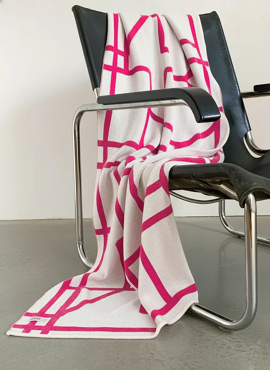 BRUTALISM THROW BLANKET FUCSIA