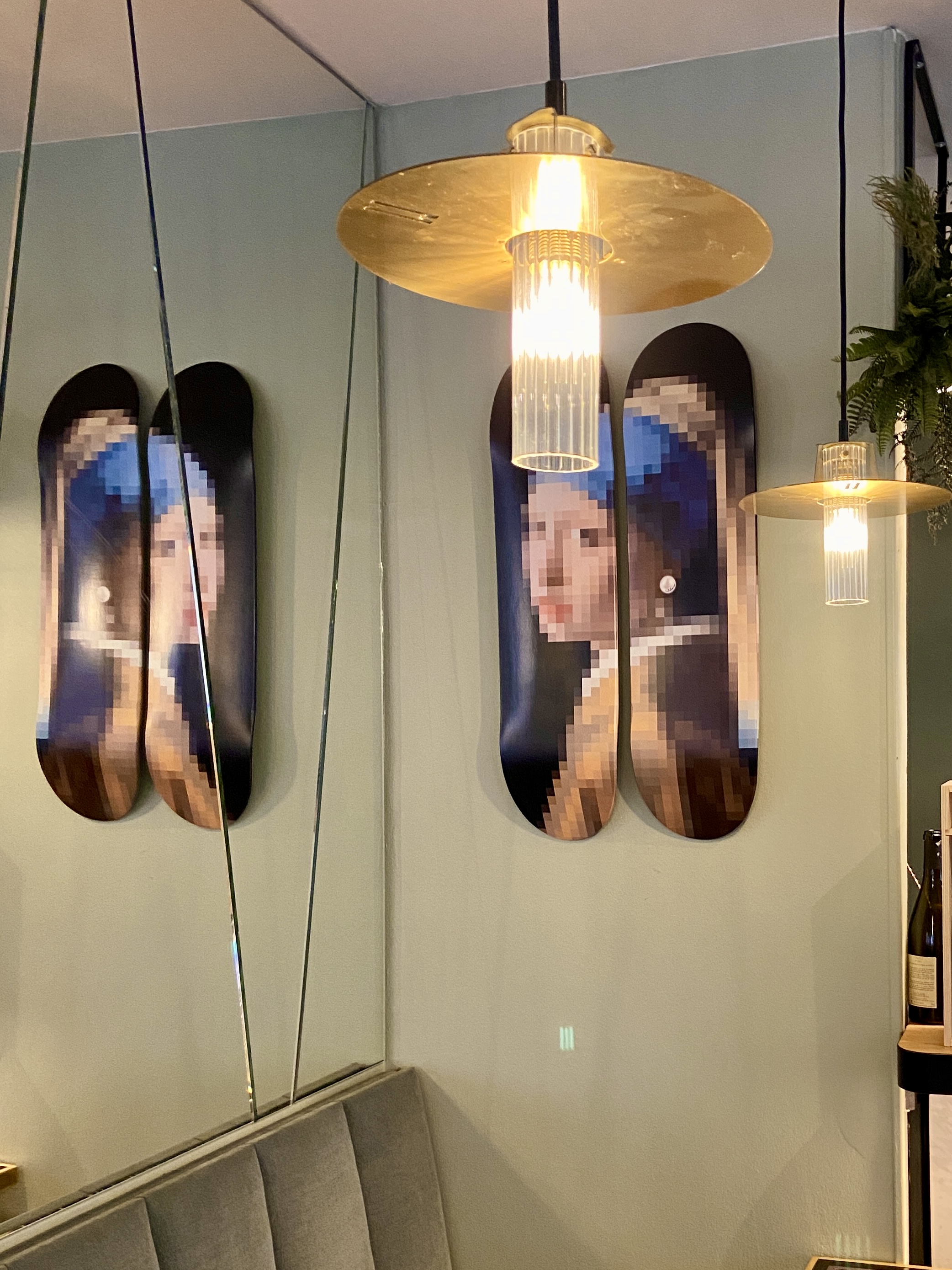 JEUNE FILLE À LA PERLE