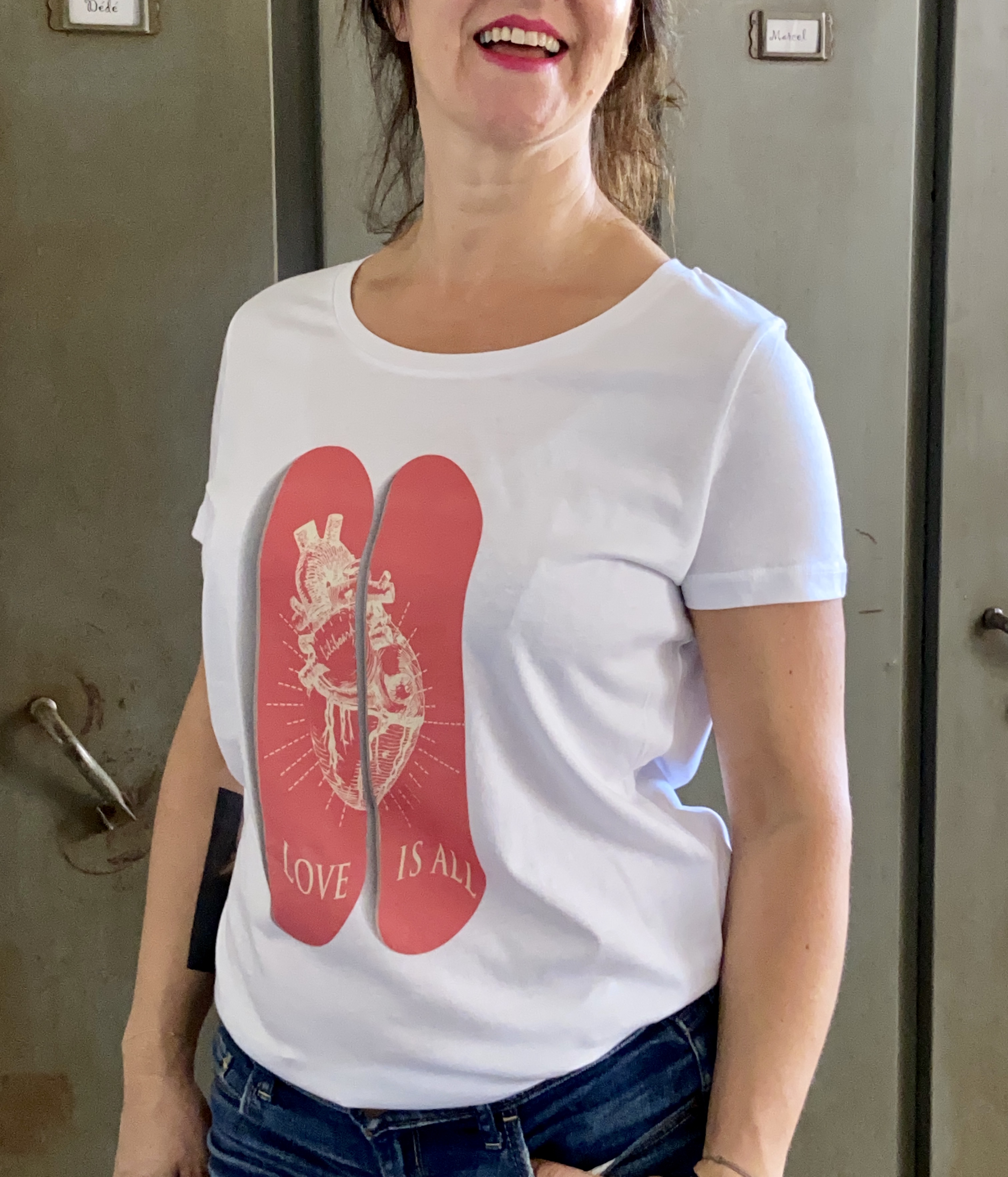 TEE SHIRT "LOVE IS ALL"