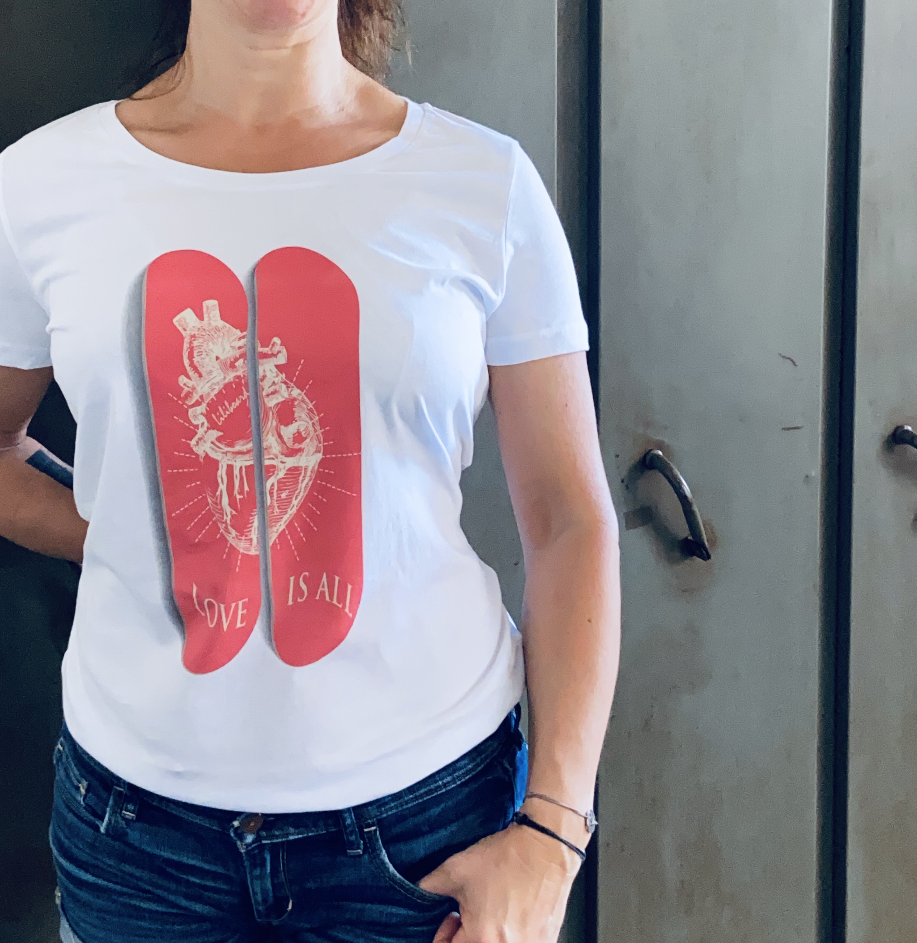 TEE SHIRT "LOVE IS ALL"