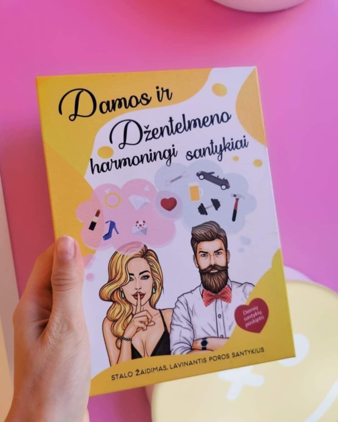 STALO ŽAIDIMAS „DAMOS IR DŽENTELMENO HARMONINGI SANTYKIAI“