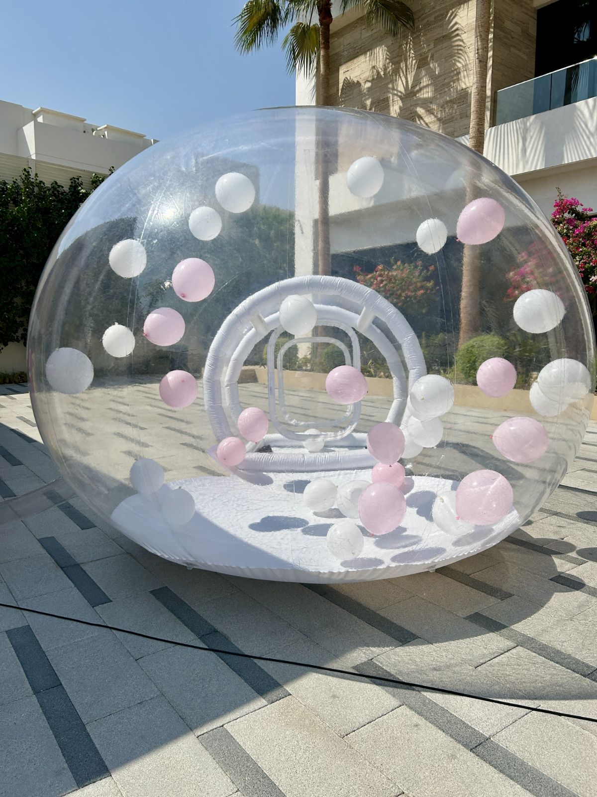 Inflatable bubble tent