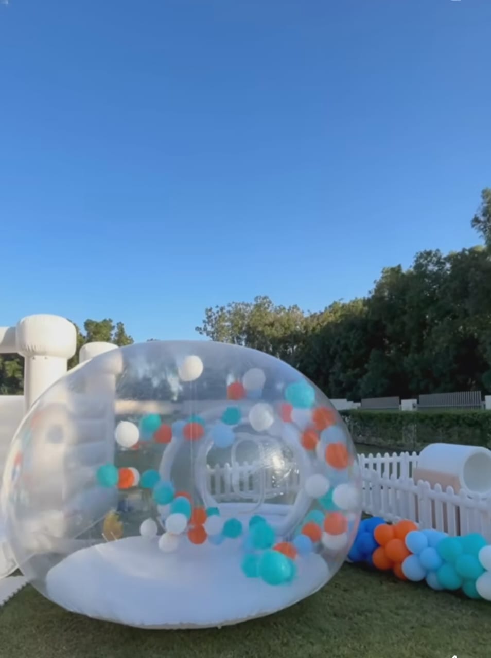 Inflatable bubble tent