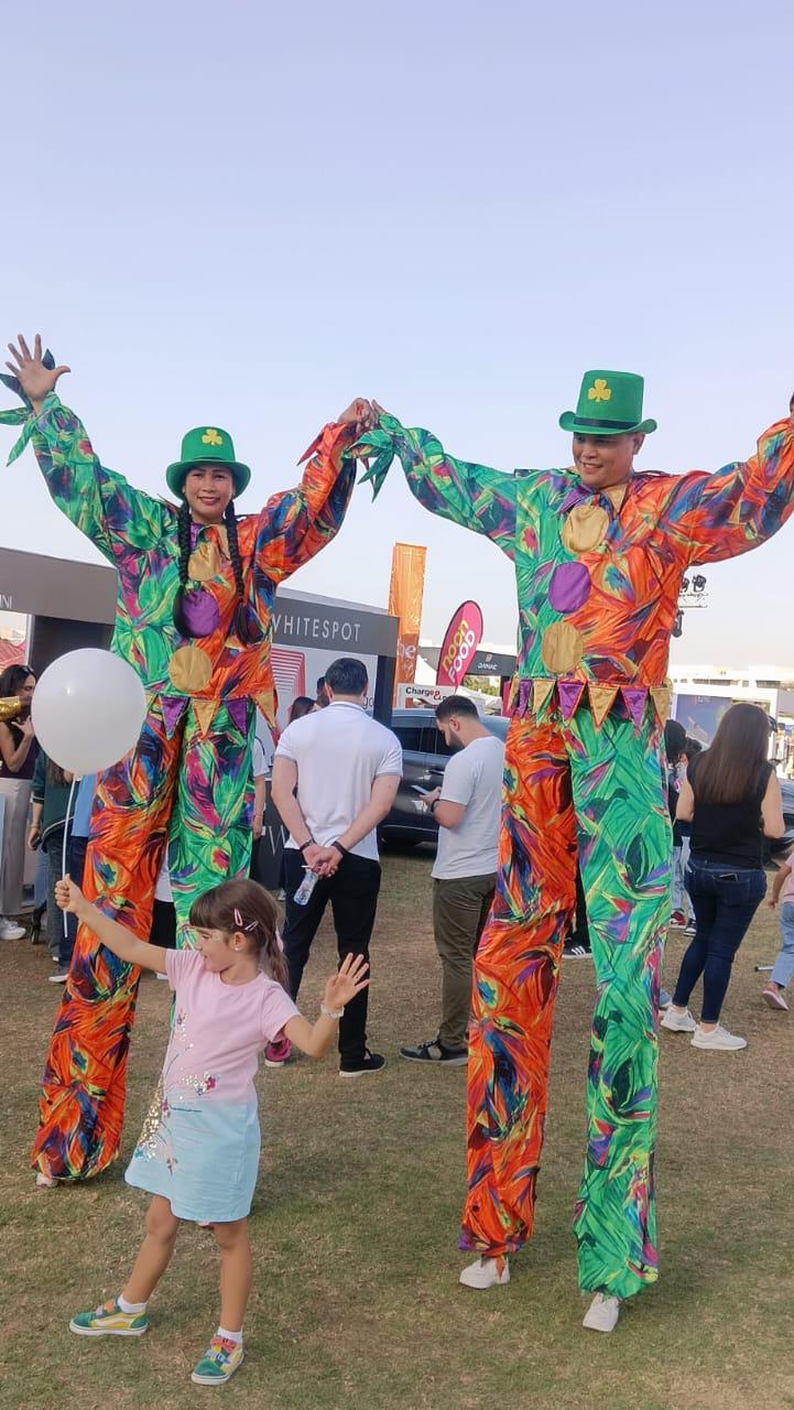 Stilt walker 