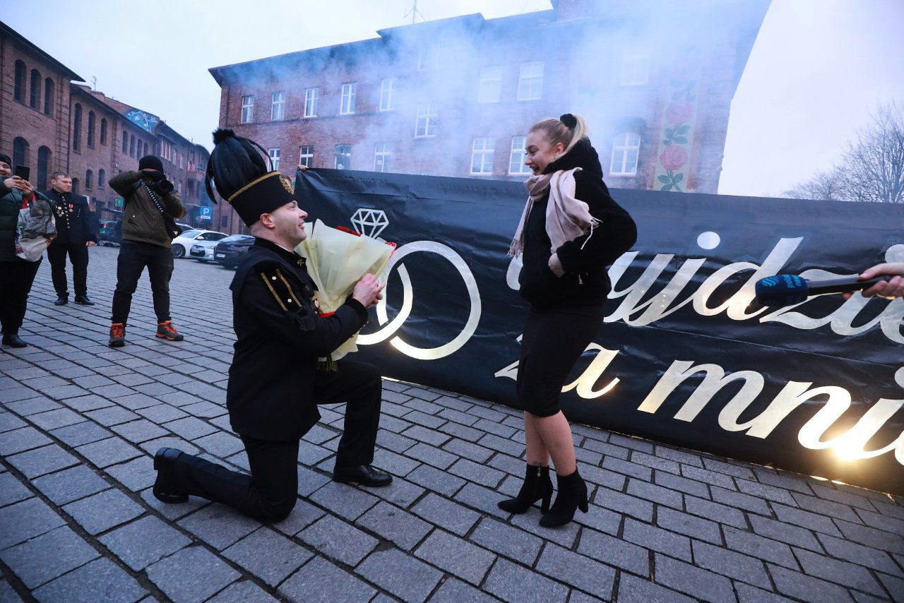 Pirobaner: WYJDZIESZ ZA MNIE?