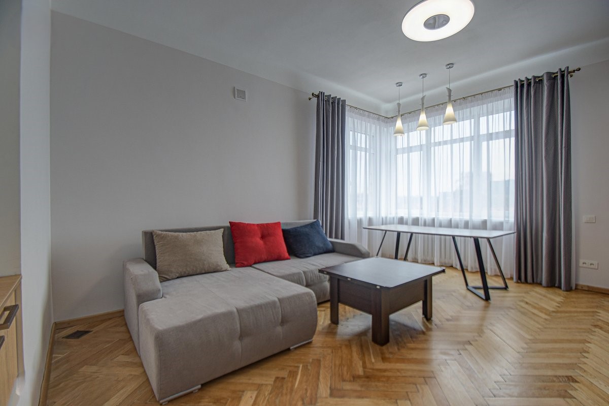 IŠNUOMOJAMAS 4 KAMBARIŲ BUTAS KAUNO CENTRE