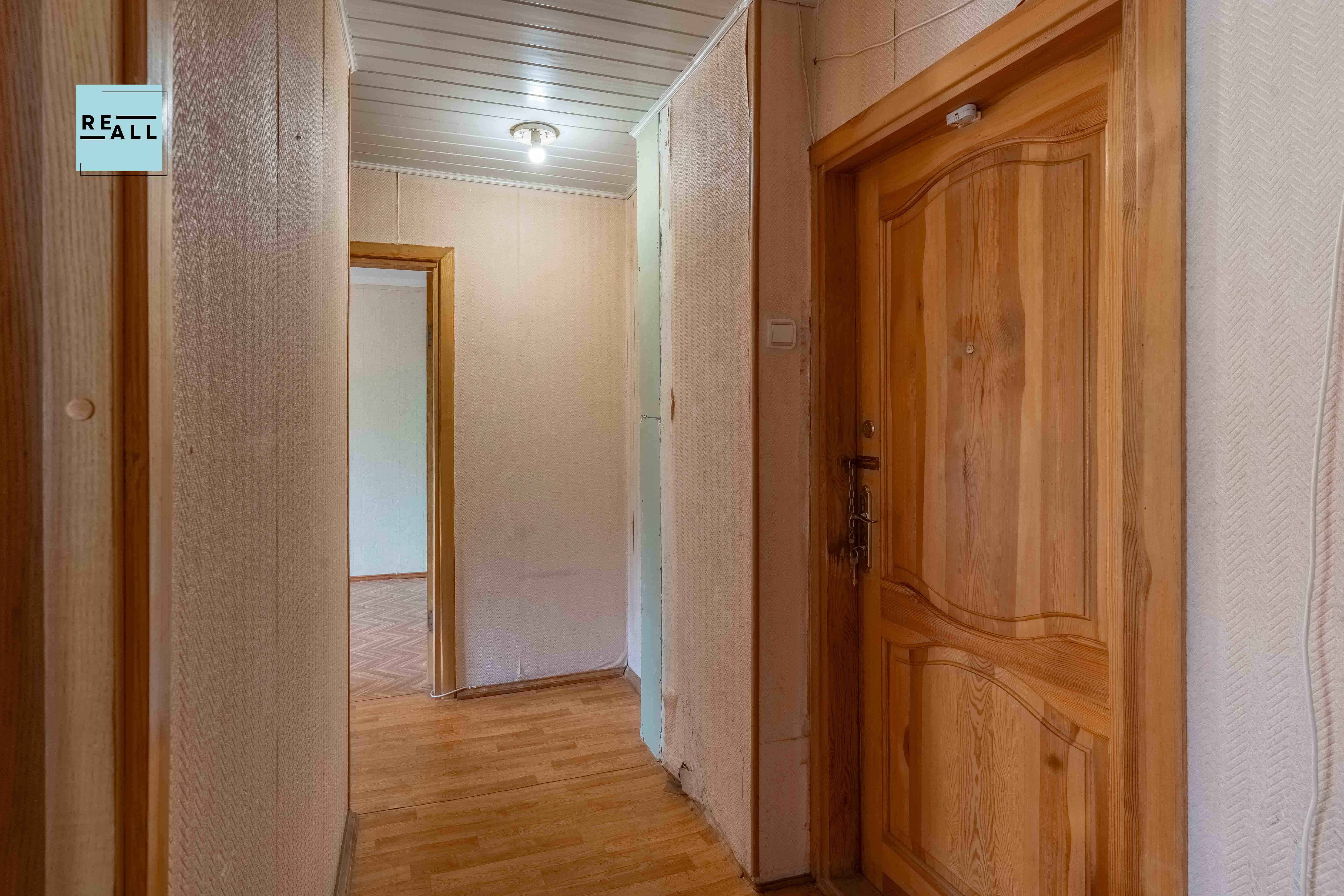 PARDUODAMAS VIDINIS DVIEJŲ KAMBARIŲ BUTAS DAINAVOJE
