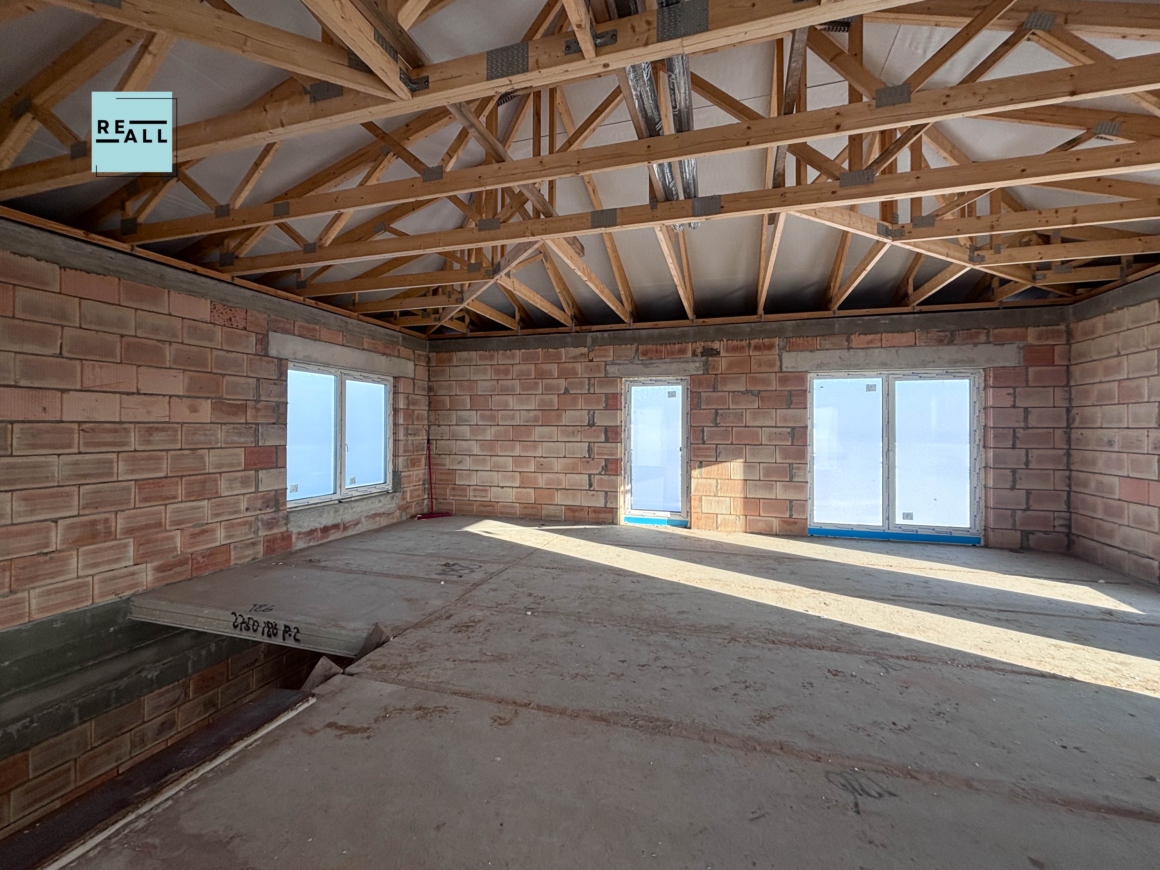 PARDUODAMAS 5 KAMBARIŲ NAMAS JONAVOS R.