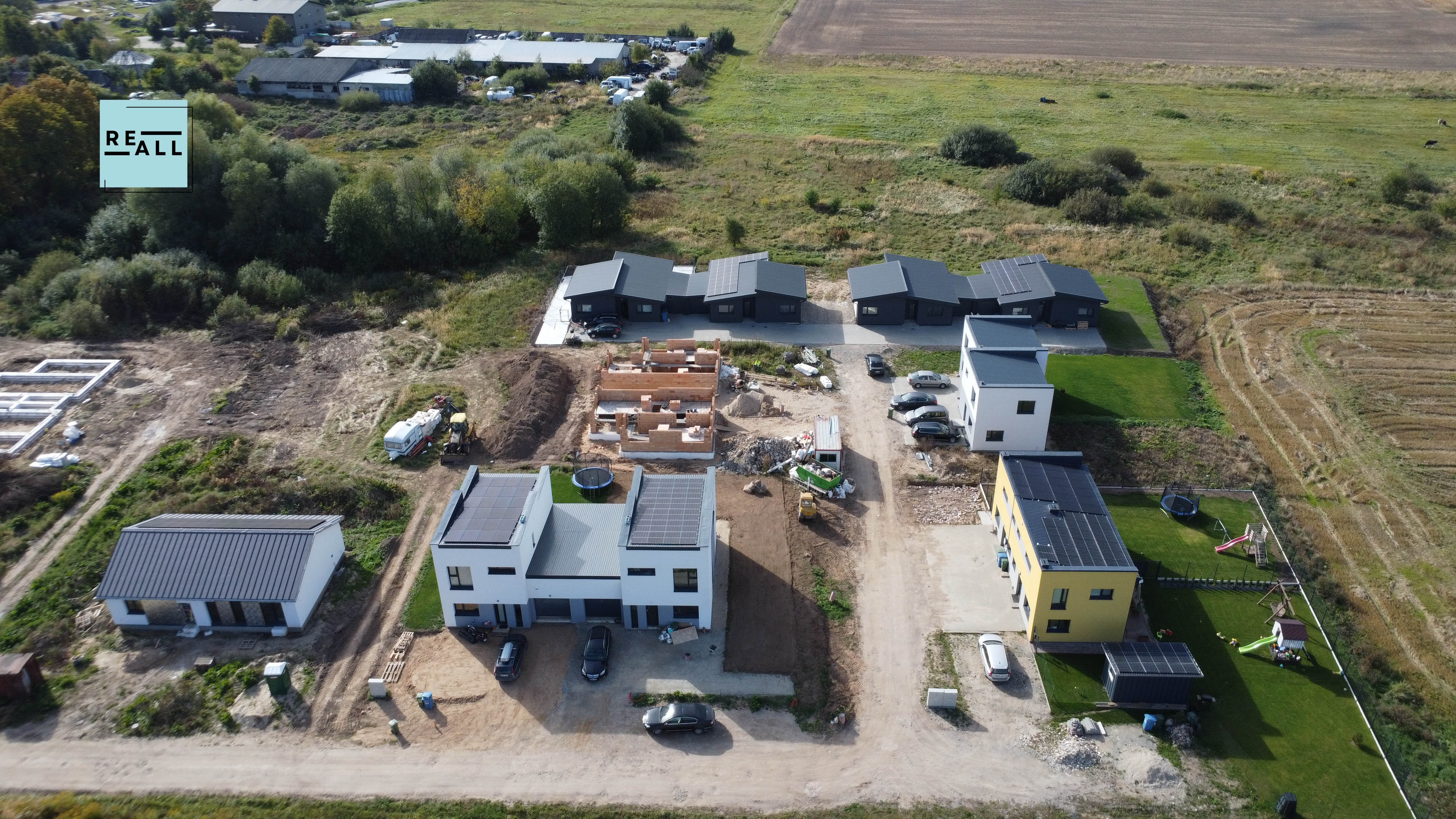 PARDUODAMAS 4 KAMBARIŲ SUBLOKUOTAS NAMAS KAUNO R.