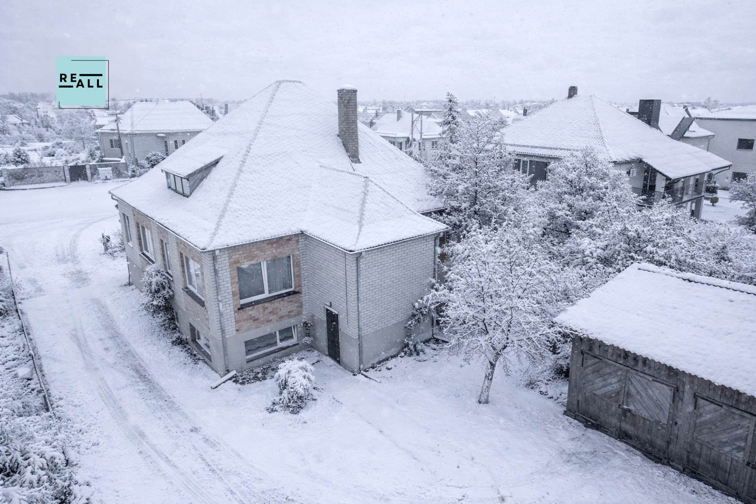 PARDUODAMAS 4 KAMBARIŲ NAMAS KAUNE