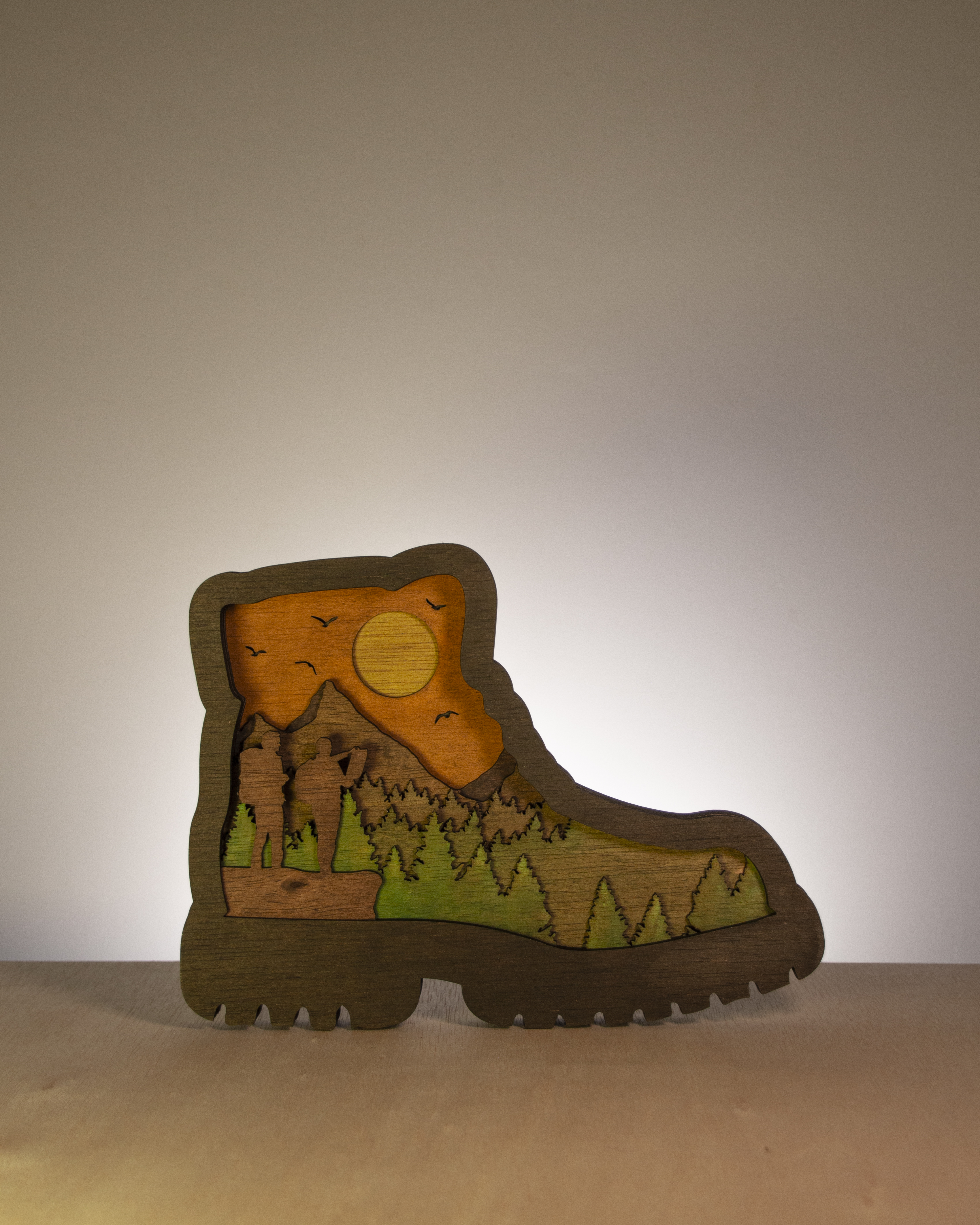 Bota de senderismo en madera multicapa - Paisaje de montaña con pareja