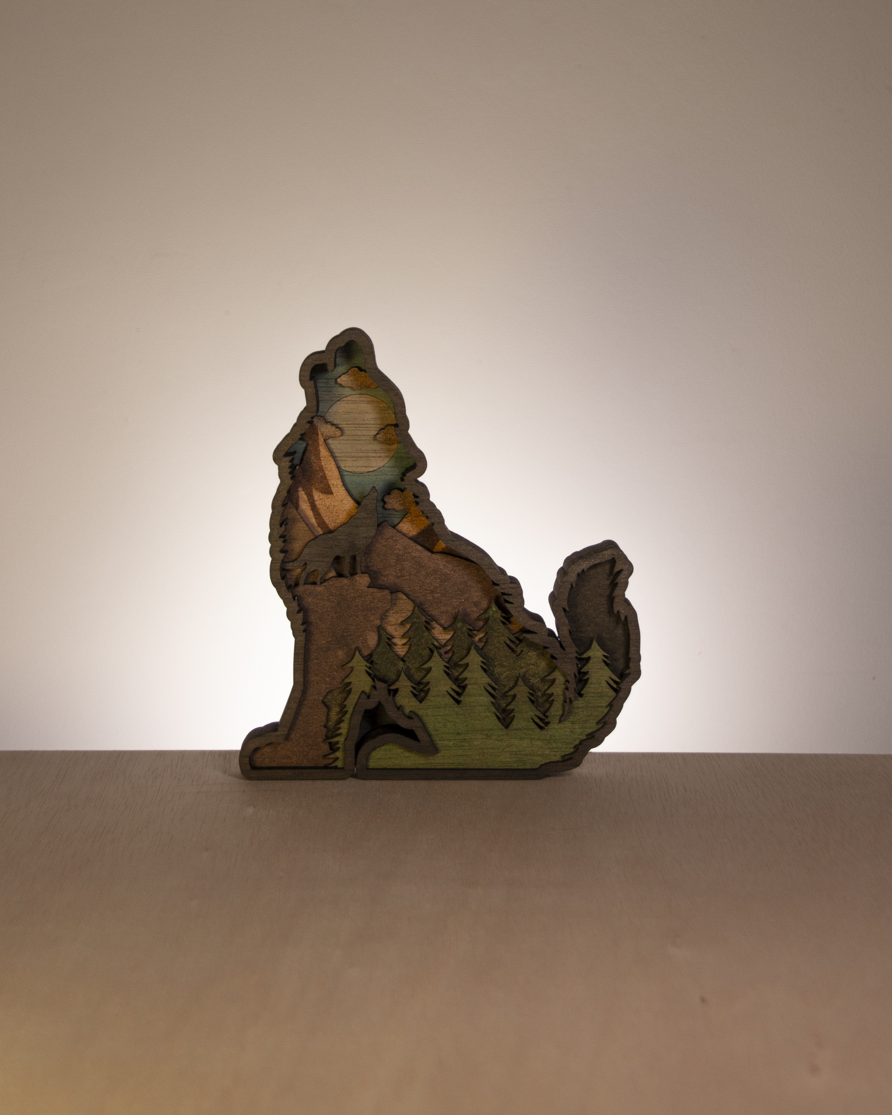 Figura de lobo en madera multicapa - Fauna salvaje