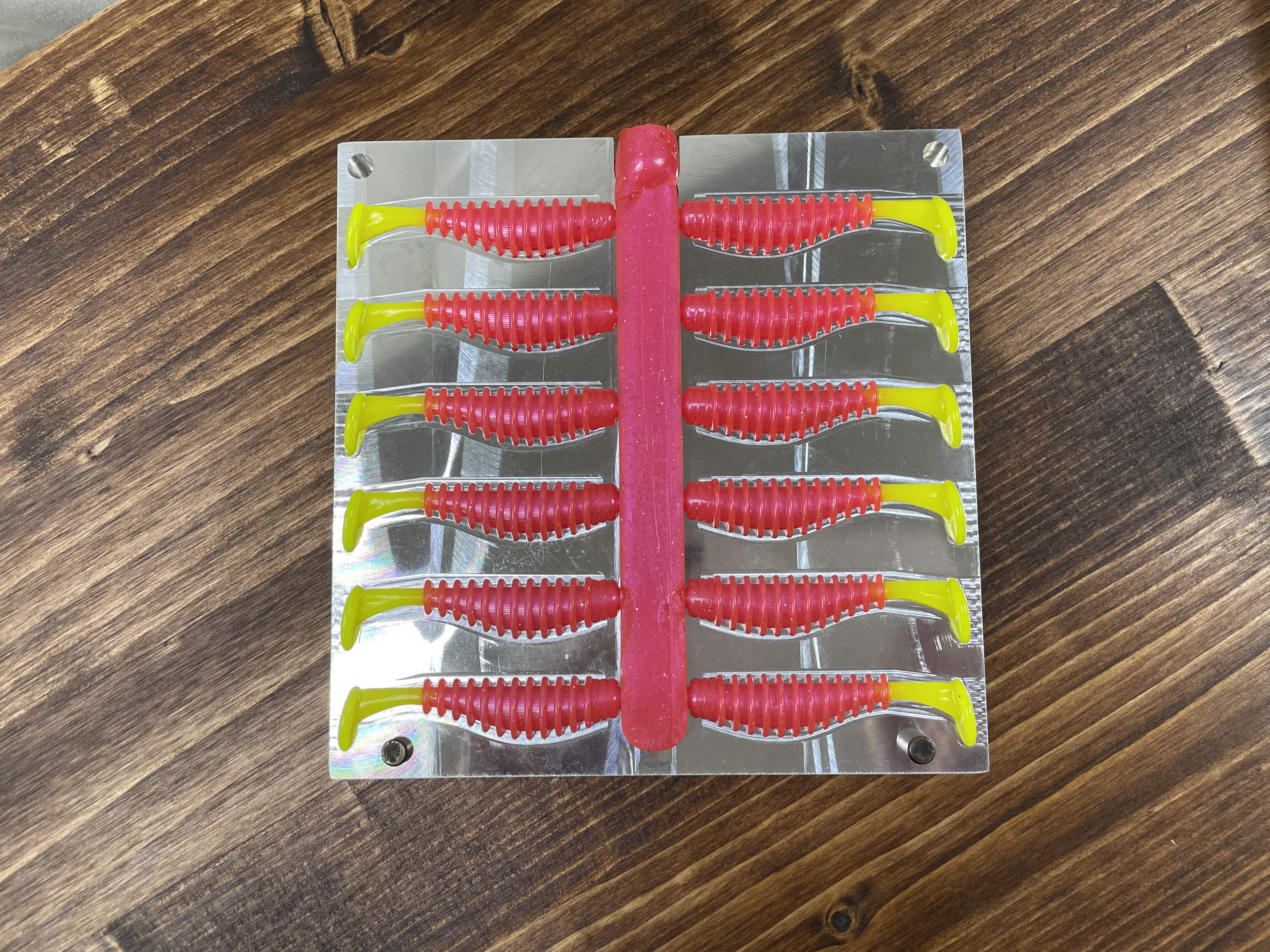 2.5" Ribbed Shad 12 Cavity