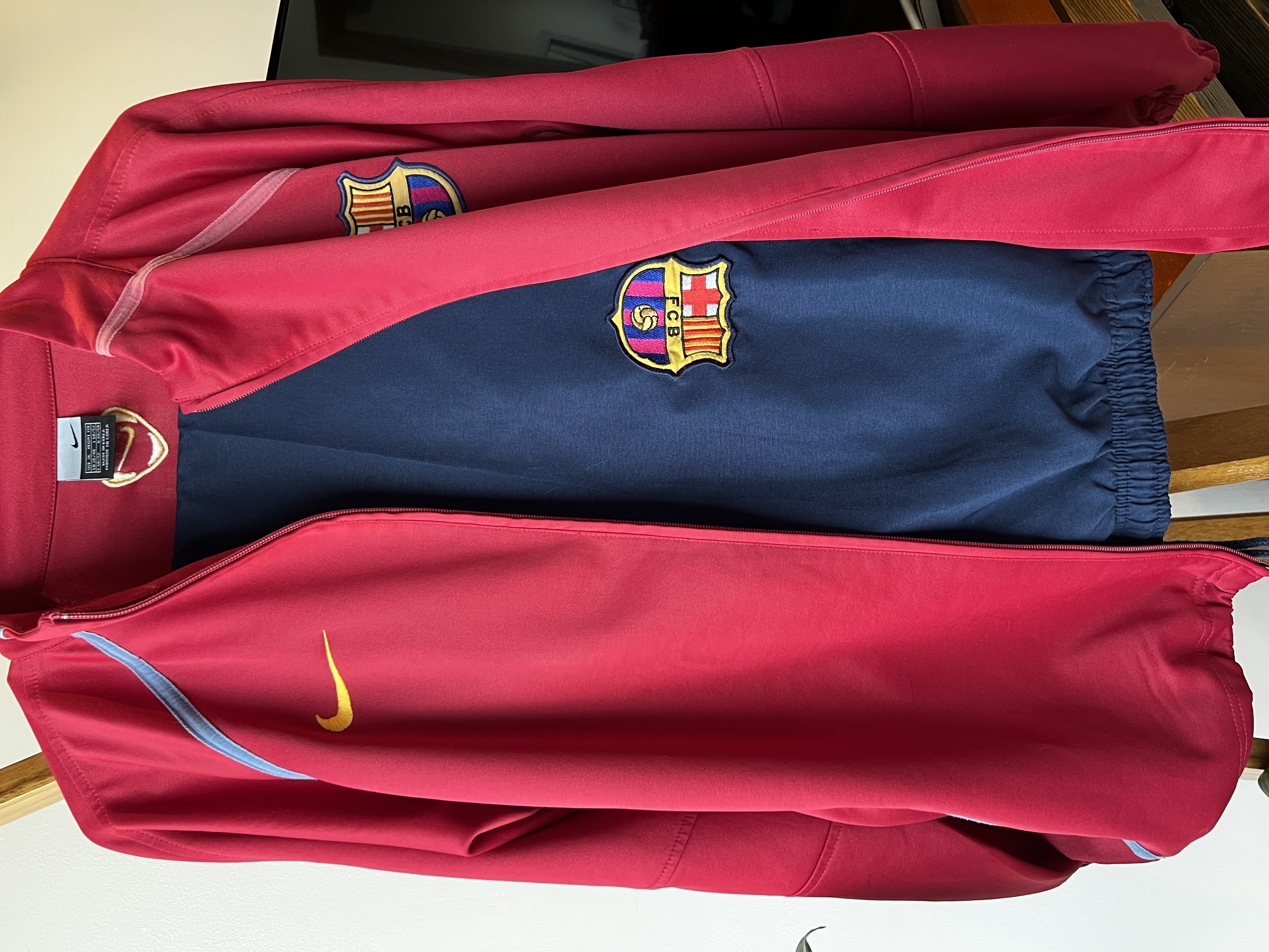 Tracksuit Barcelona T90 (L) “dañado el elástico de el pantalón”